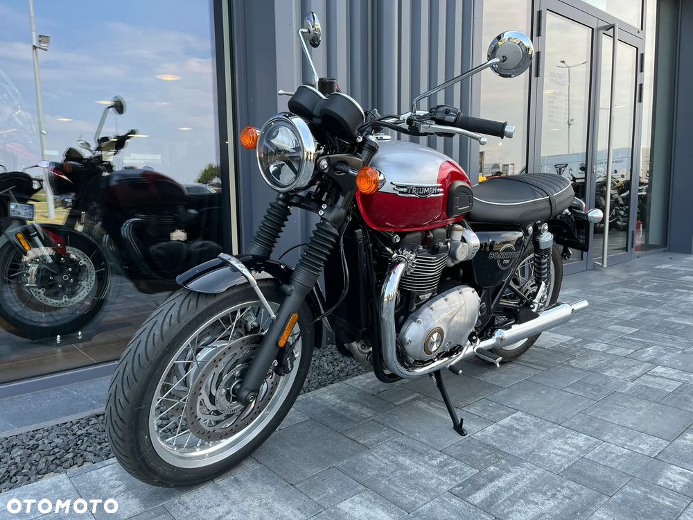 Triumph Bonneville - 1