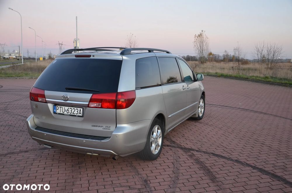 Toyota Sienna - 5