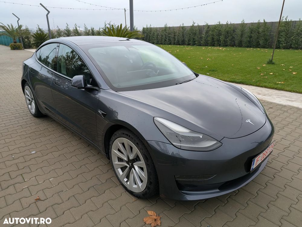 Tesla Model 3 - 5