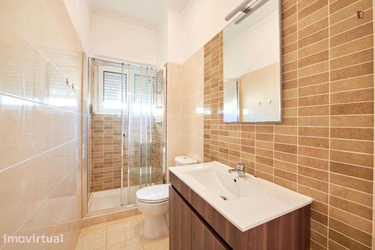 Quarto - localizado em Entrecampos Lisbon - Grande imagem: 2/30