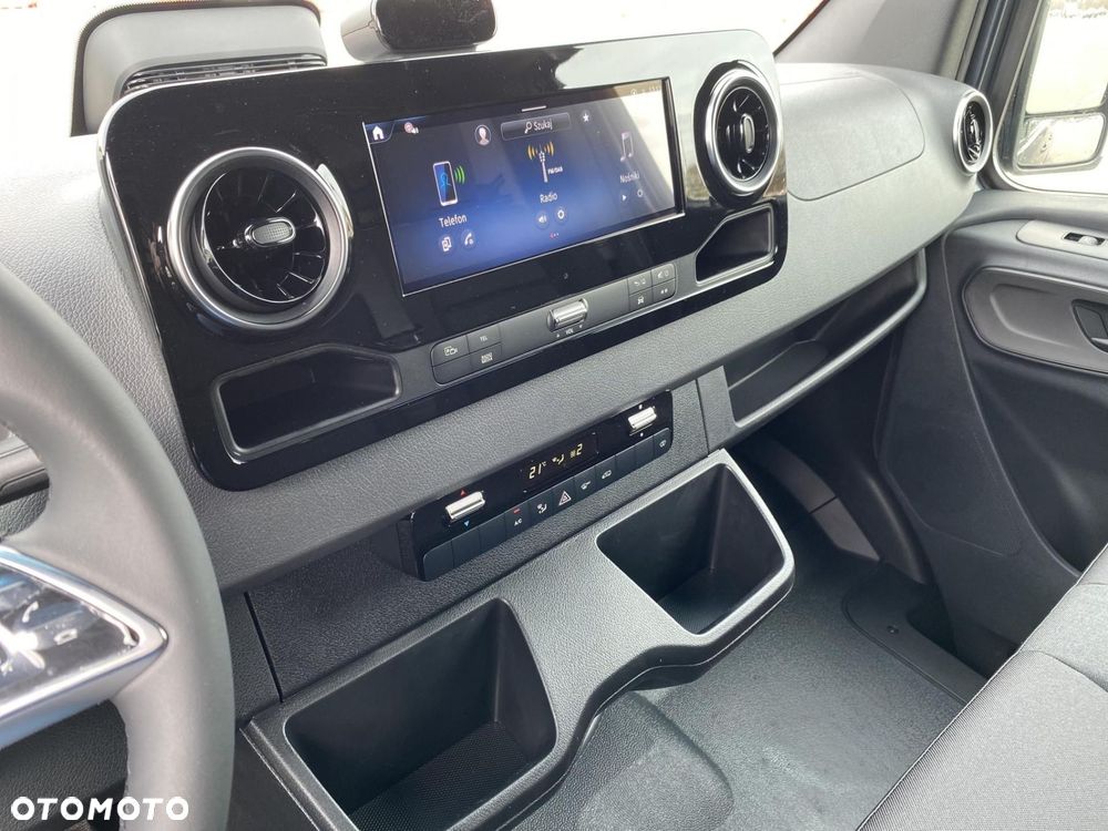 Mercedes-Benz Sprinter - 16