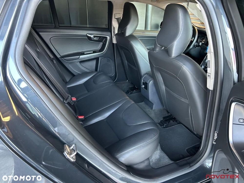 Volvo V60 Cross Country D3 Drive-E Momentum - 18