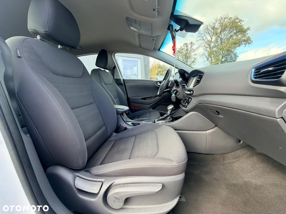 Hyundai IONIQ - 17