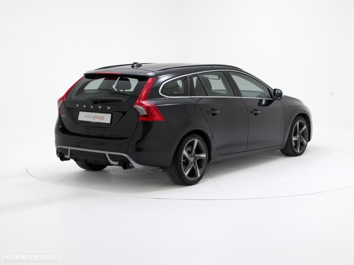Volvo V60 2.0 D3 R-Design - 3