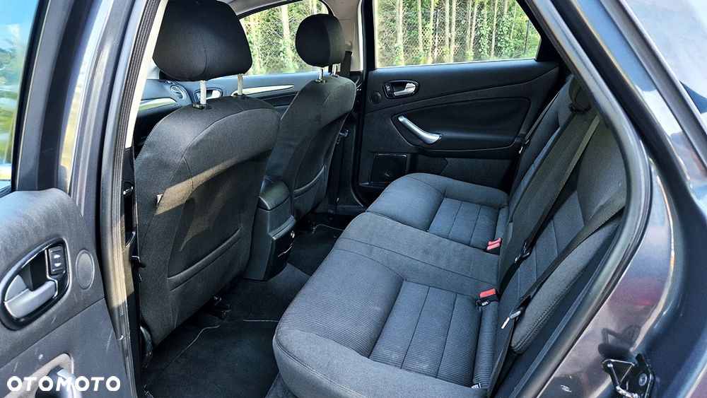 Ford Mondeo 2.0 Ghia X100 / X - 33