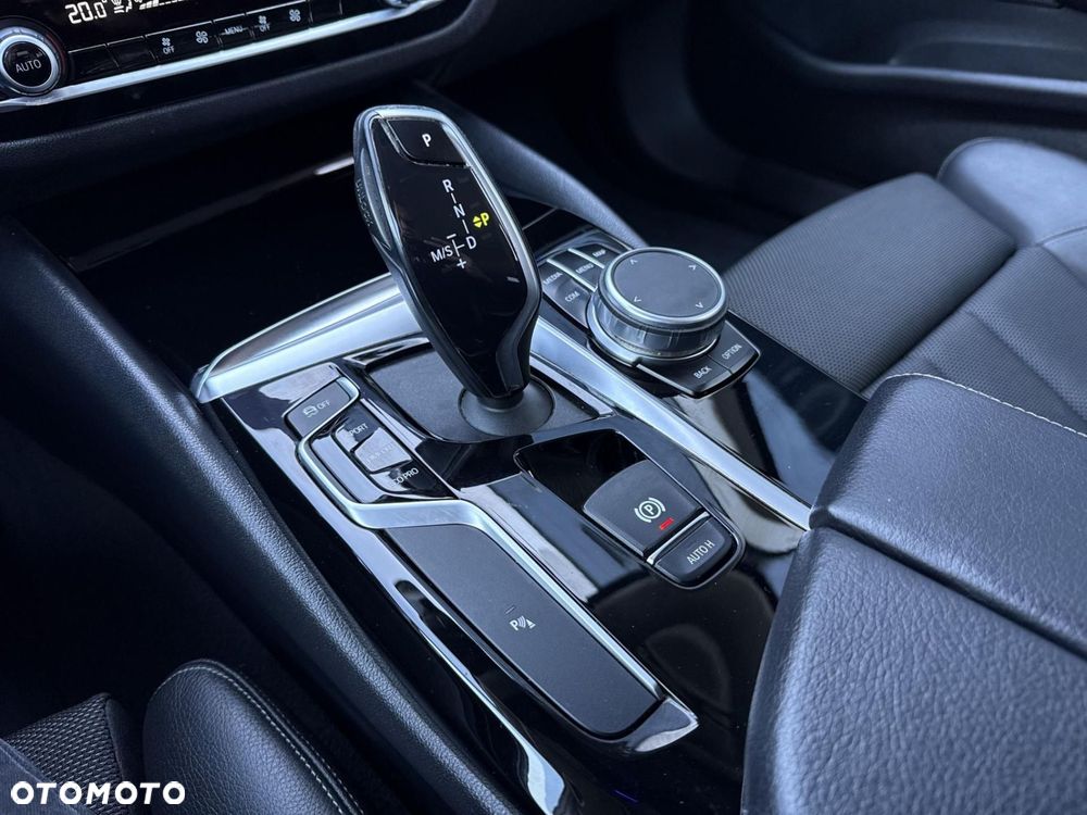 BMW Seria 5 530i xDrive Sport - 13