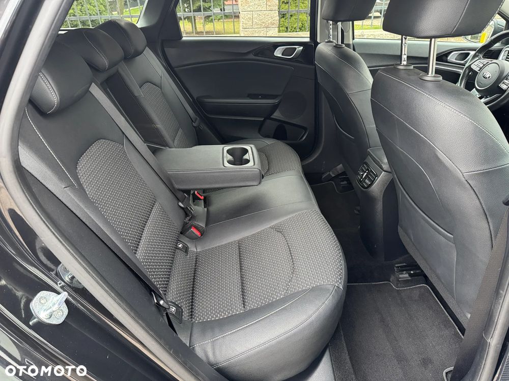 Kia Ceed 1.6 CRDi Eco-Dynamics+ (48V Mild-Hybrid) DCT7 Vision - 25