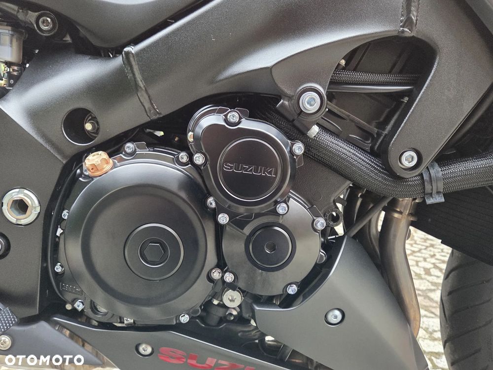 Suzuki GSX - 11