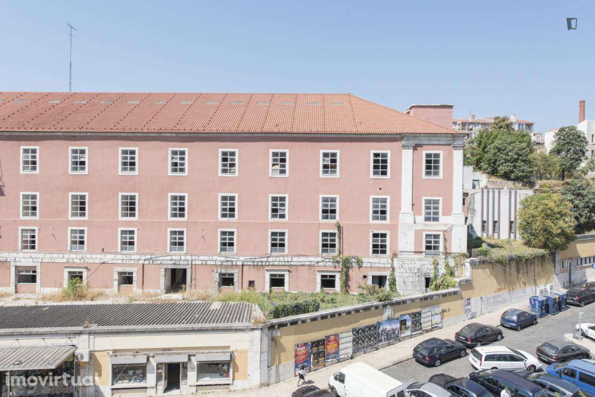 Quarto - localizado em Intendente Lisbon - Grande imagem: 4/21