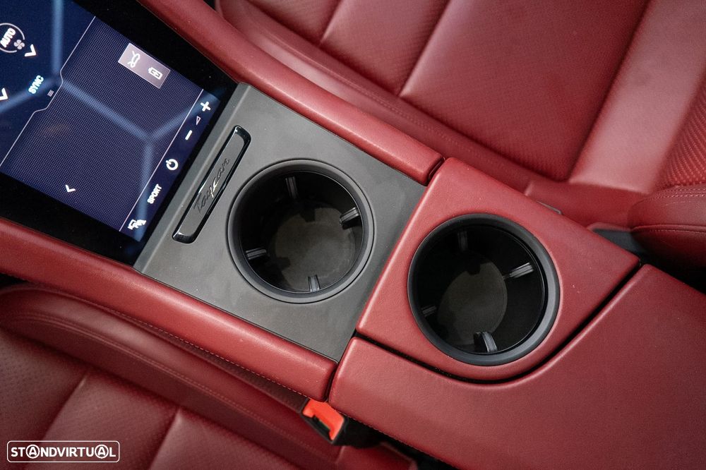 Porsche Taycan 4S - 32