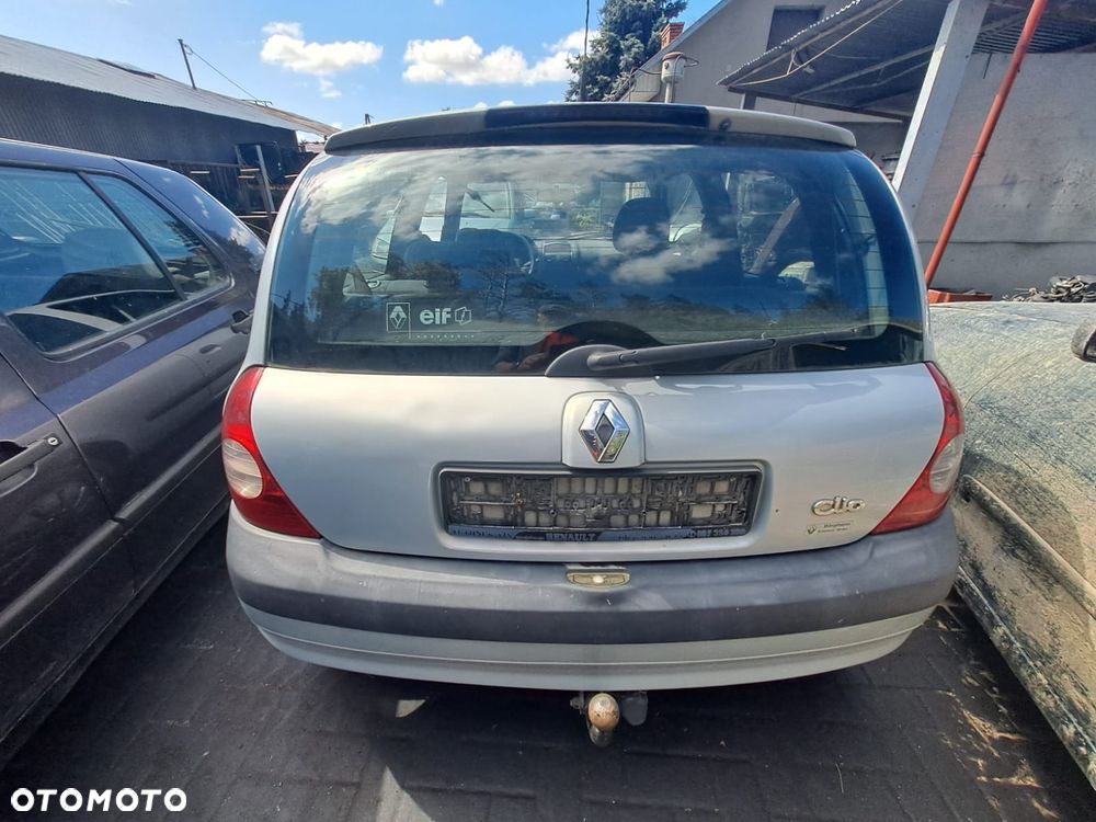 Renault Clio II (03-06r.) 1.5 DCI 81KM. Silnik K9K 702 - D283258 Skrzynia JC5 128 - C192478 lakier MV632 - GREY BOREAL BC.Cały na części.GWARANCJA !!! Przód Tył Zestaw Komplet Drzwi Klapa Zderzak Błotnik Maska Grill Atrapa Szyba Pas Lampa Lusterko Boczki Fotel Kanapa Kokpit Deska Rozdzielcza Przełącznik Włącznik Sterownik Przewody Wiązka Instalacja Moduł Komputer Czujnik Listwa Pompa Alternator Wtryski Głowica Rozrusznik Kompresor Sprzęgło Dwumas Silnik Skrzynia ABS Klimatyzacji Paliwa Wspomagania Kolektor Turbina Przepustnica Zawór Chłodnica Koło Hak Belka Sanki Zawieszenie Mcpherson Półoś Amortyzator Wydech Tłumik Zacisk Most - 5