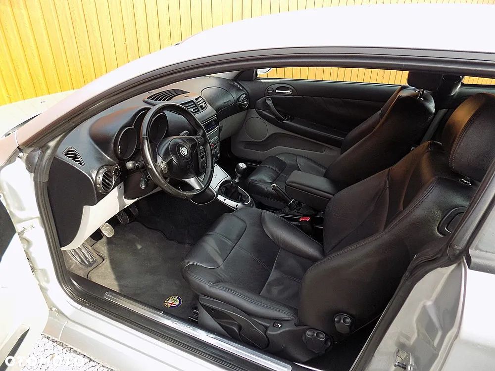 Alfa Romeo GT 1.9 JTD M-Jet Sportiva - 5