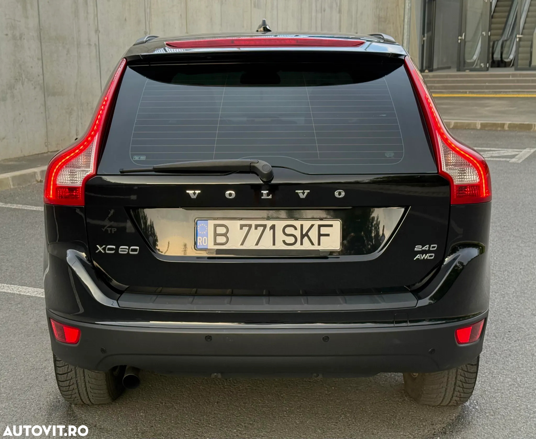 Volvo XC 60 2.4D AWD Kinetic - 28