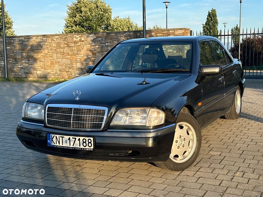 Mercedes-Benz Klasa C 180 Elegance - 13