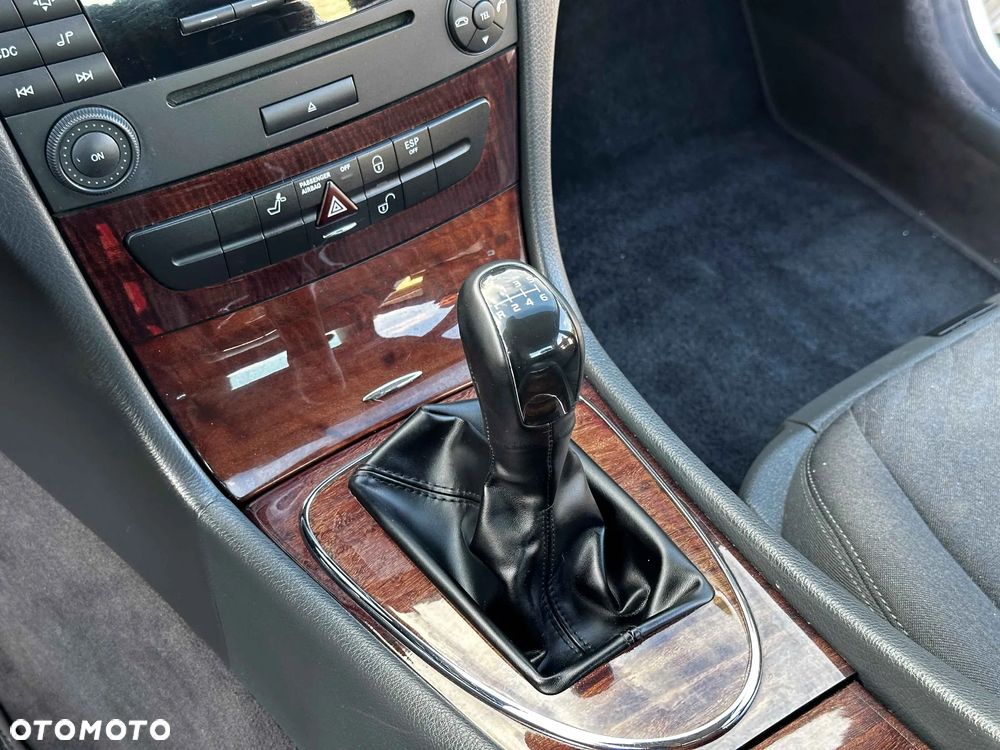 Mercedes-Benz Klasa E 240 Classic - 30