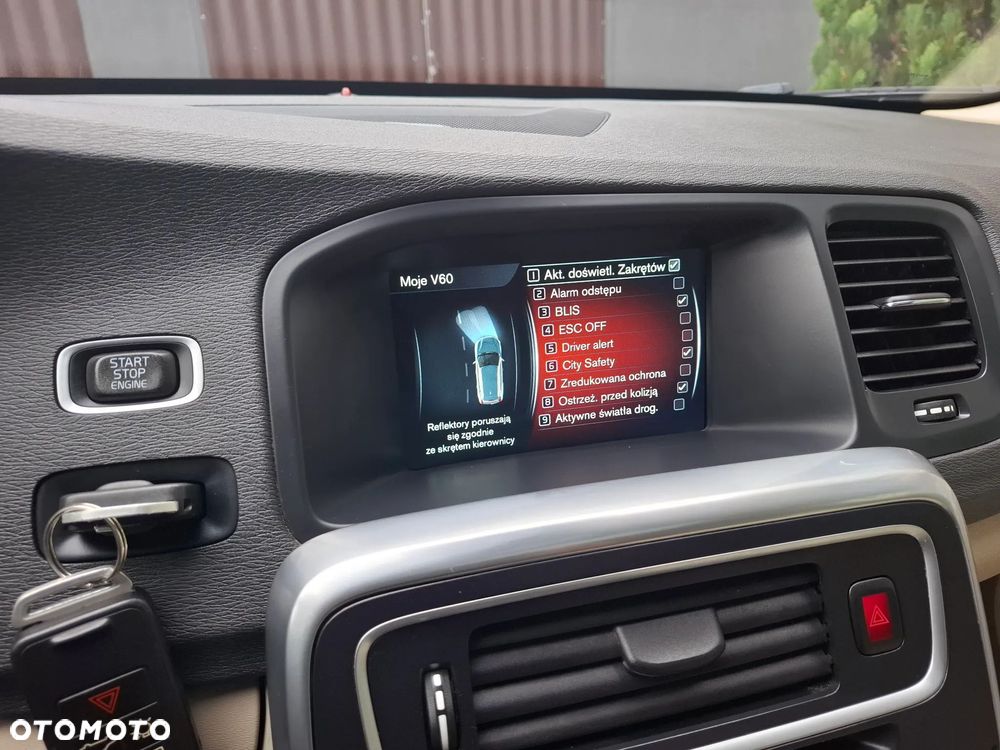 Volvo V60 D6 AWD Plug-in Hybrid R-Design Summum - 9