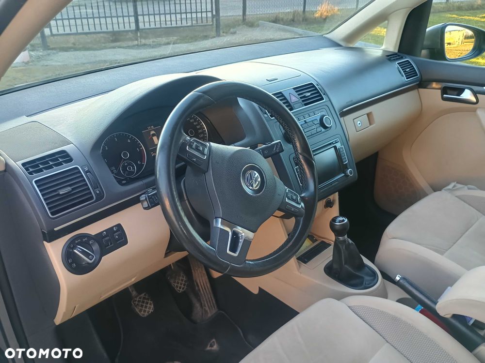 Volkswagen Touran - 6