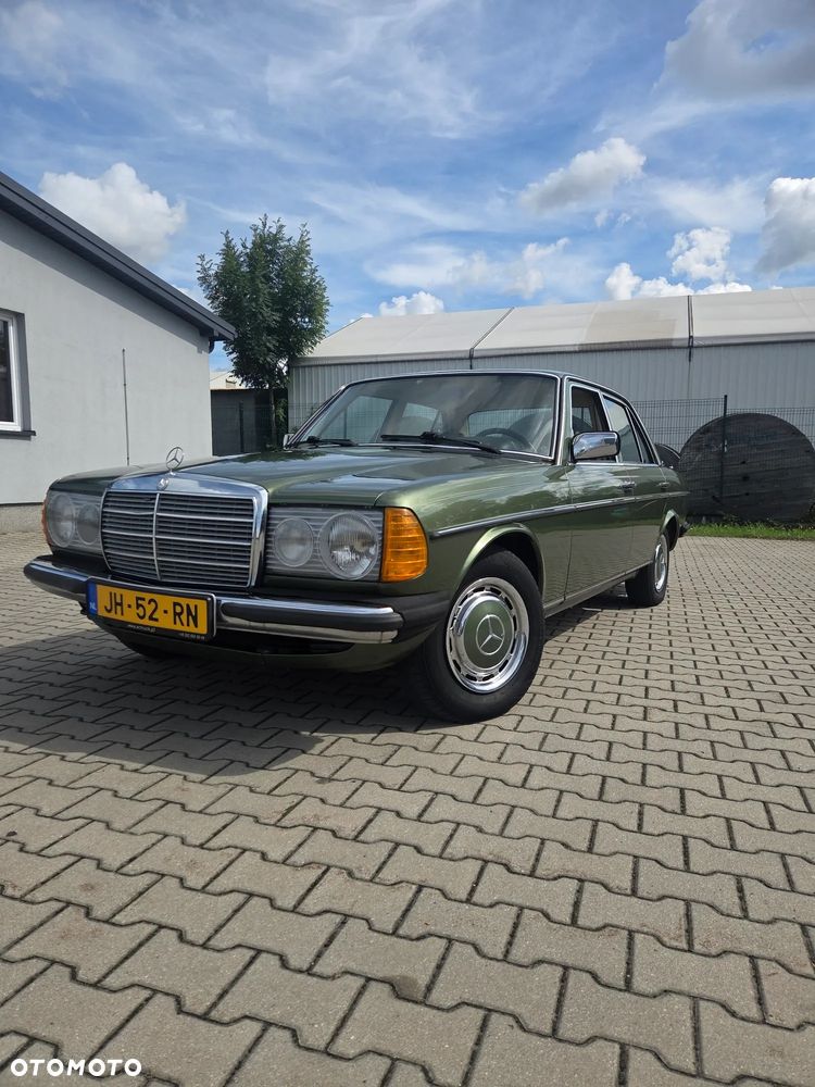 Mercedes-Benz W123 - 1