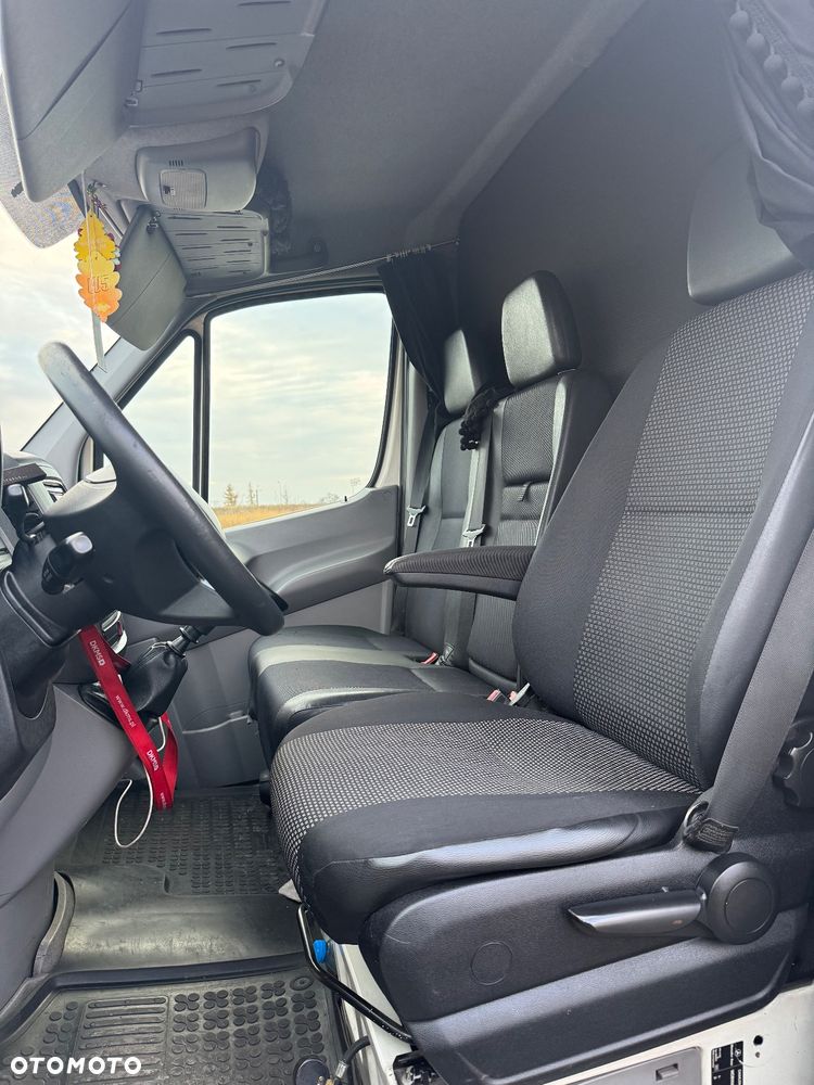 Mercedes-Benz Sprinter - 13