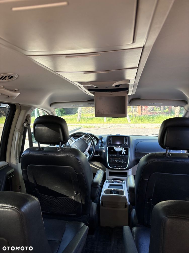 Chrysler Town & Country - 17