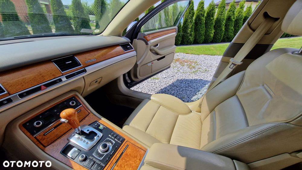 Audi S8 2007 photo 2
