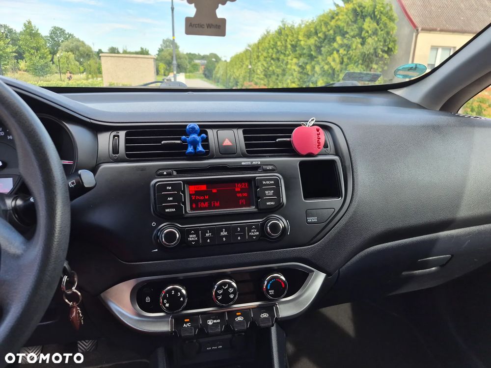 Kia Rio - 15