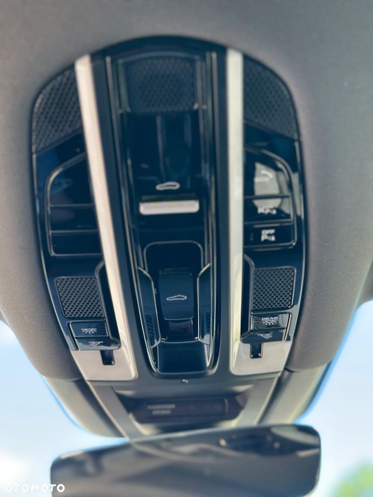 Porsche Cayenne Platinum Edition - 16