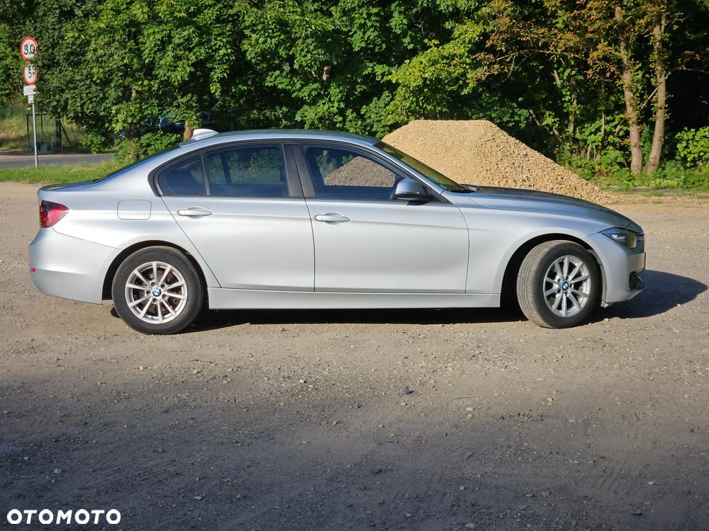 BMW Seria 3 318d EU6 - 11