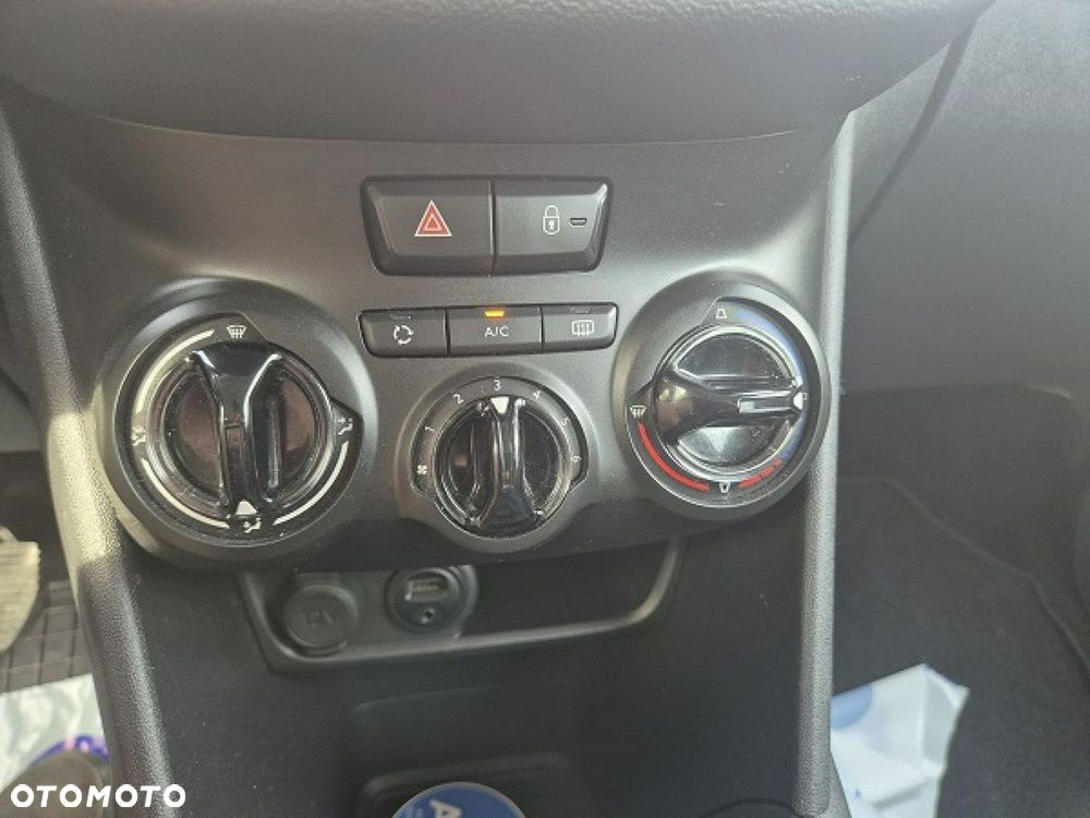 Peugeot 208 - 18
