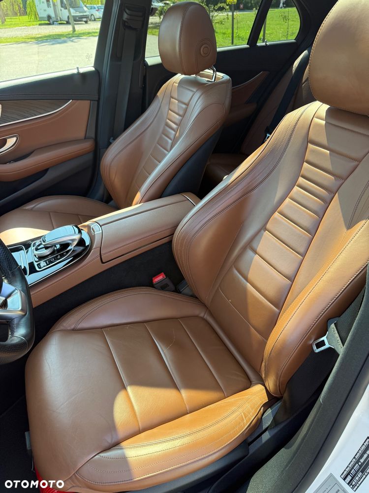Mercedes-Benz Klasa E 220 d 4-Matic 9G-TRONIC - 35