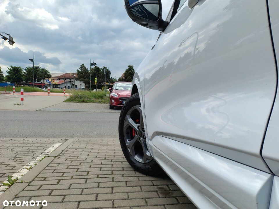 Ford Kuga - 25