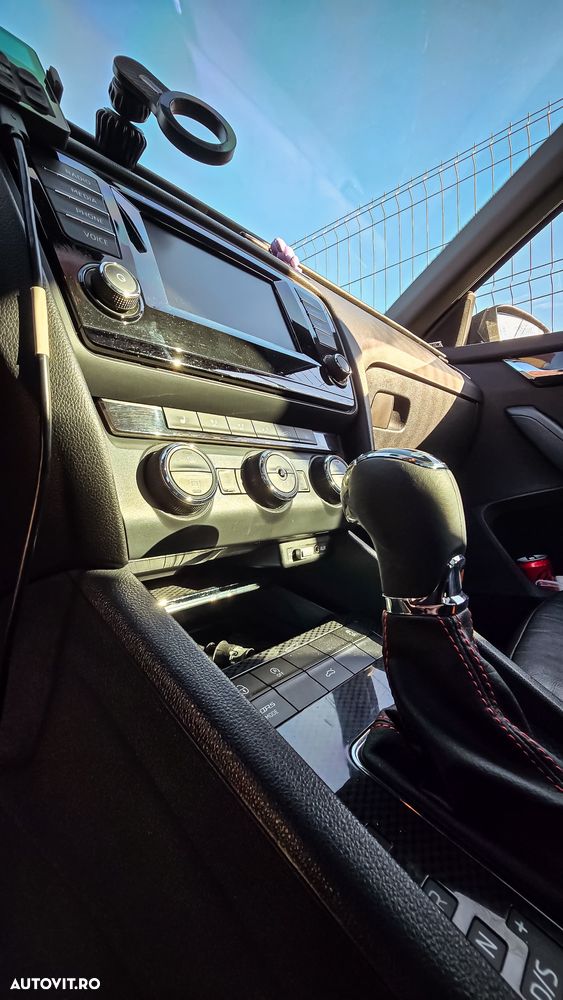 Skoda Octavia Combi 2.0 TDI DSG RS - 10