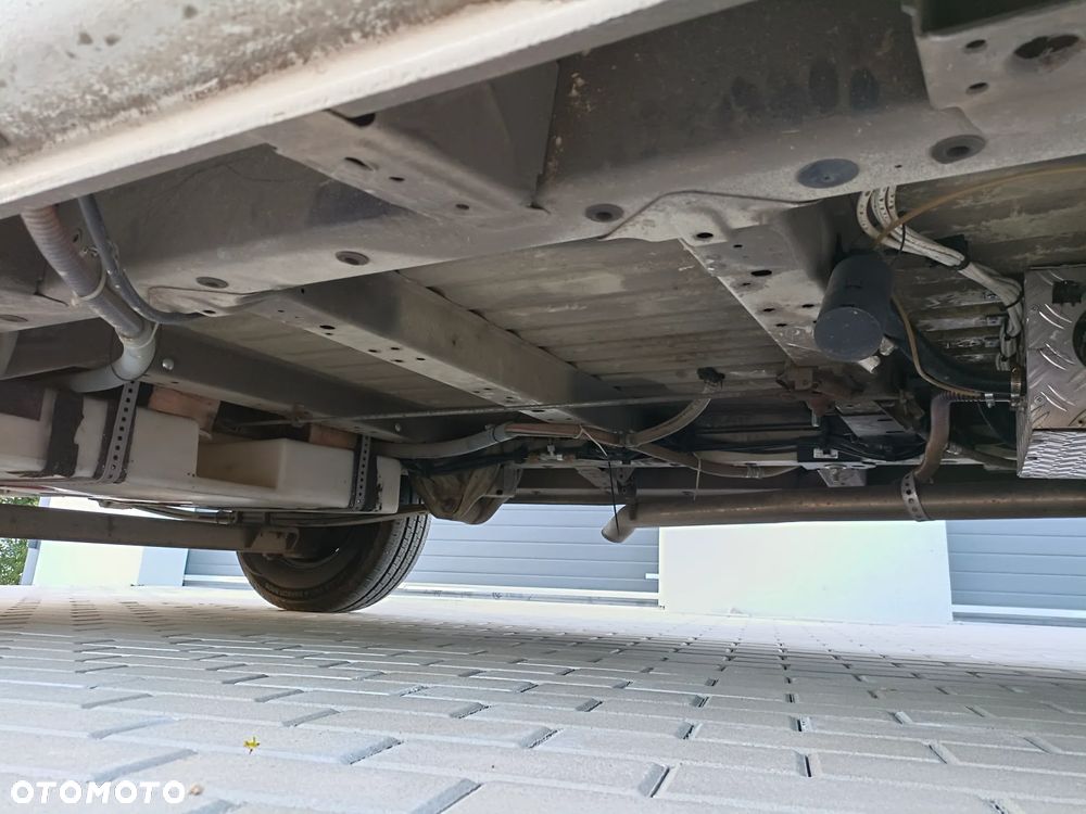 Volkswagen Caravelle - 20