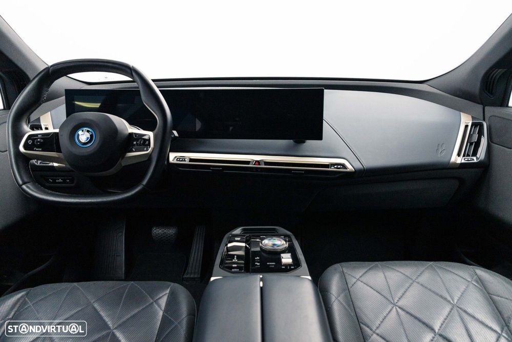BMW iX xDrive 40 - 13