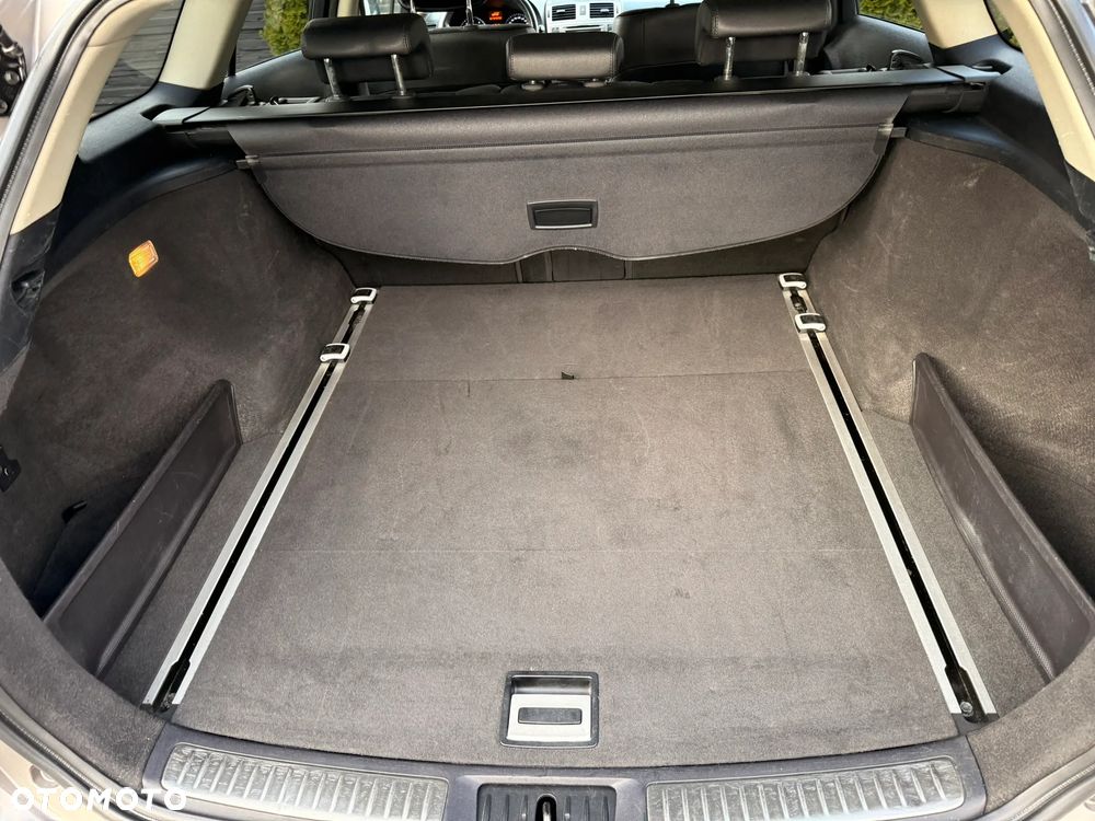 Toyota Avensis 2.0 D-4D Premium - 18