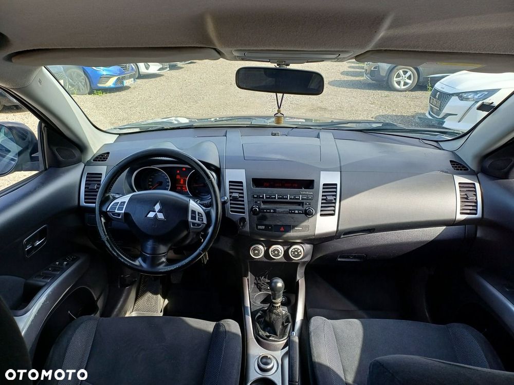 Mitsubishi Outlander - 24