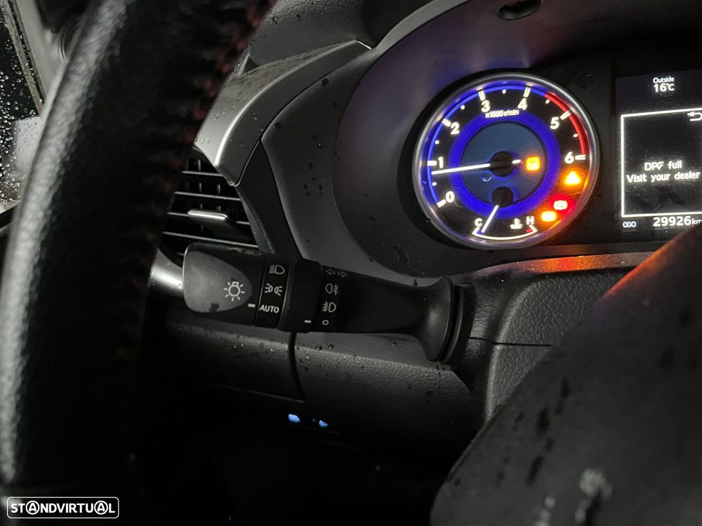 Toyota Hilux 2.4 D-4D 4WD CD Tracker S CA - 29