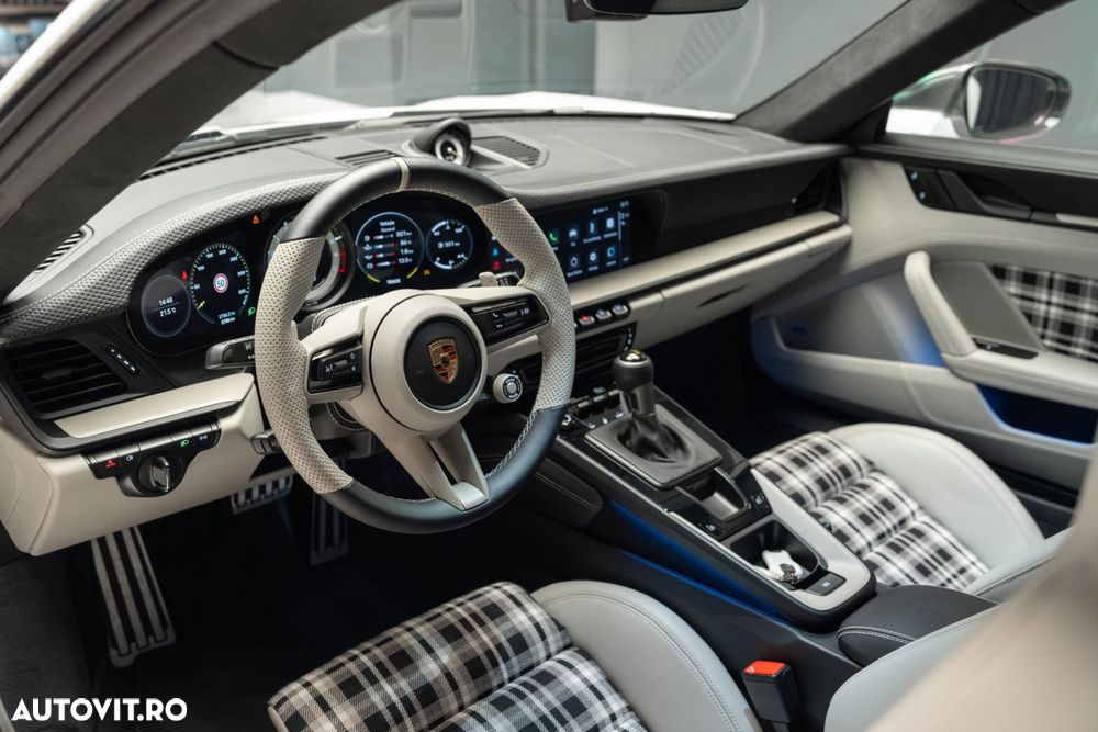 Porsche 992 - 35