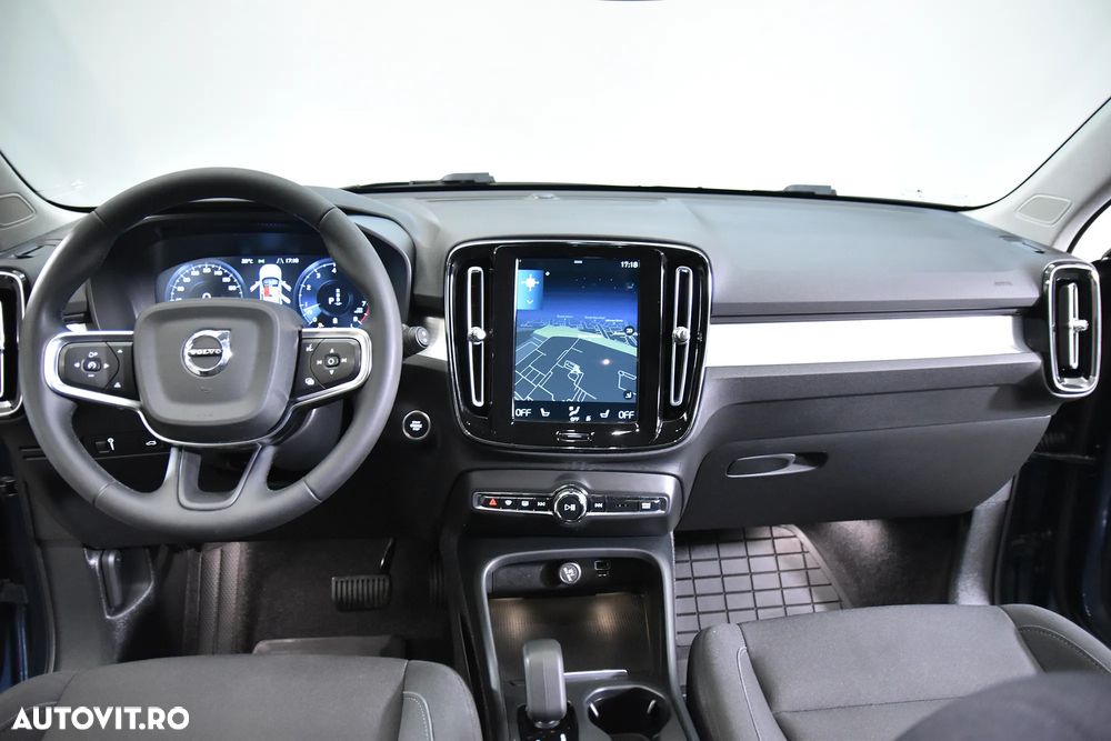 Volvo XC 40 B4 AT8 AWD Mild Hybrid Momentum Pro - 9