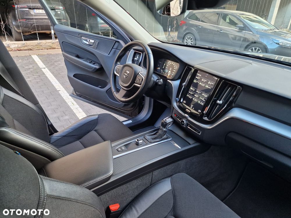 Volvo XC 60 T4 Momentum - 10