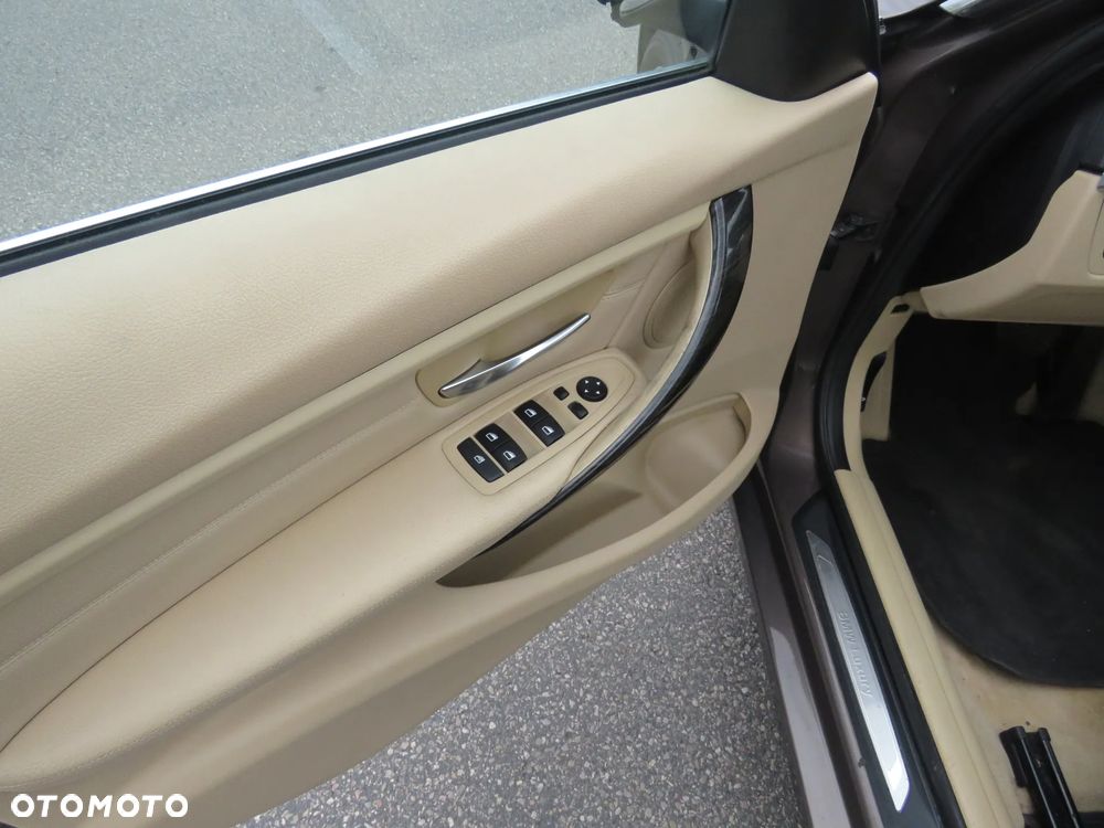 BMW Seria 3 320d Luxury Line - 16
