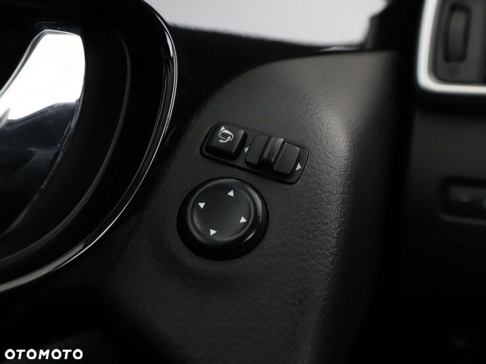 Nissan Qashqai 1.6 DCi Xtronic TEKNA - 33