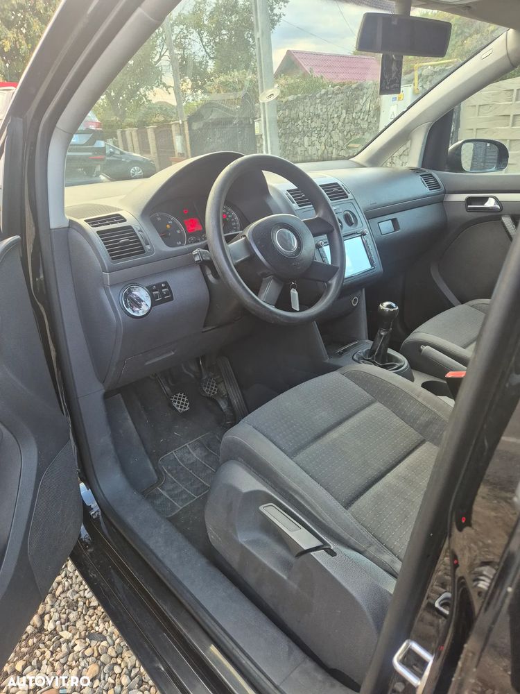 Volkswagen Touran - 14