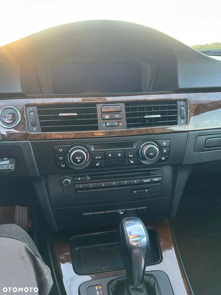 BMW Seria 3 335i xDrive Coupe - 28