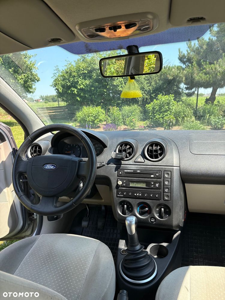 Ford Fiesta 1.4 Ghia - 9