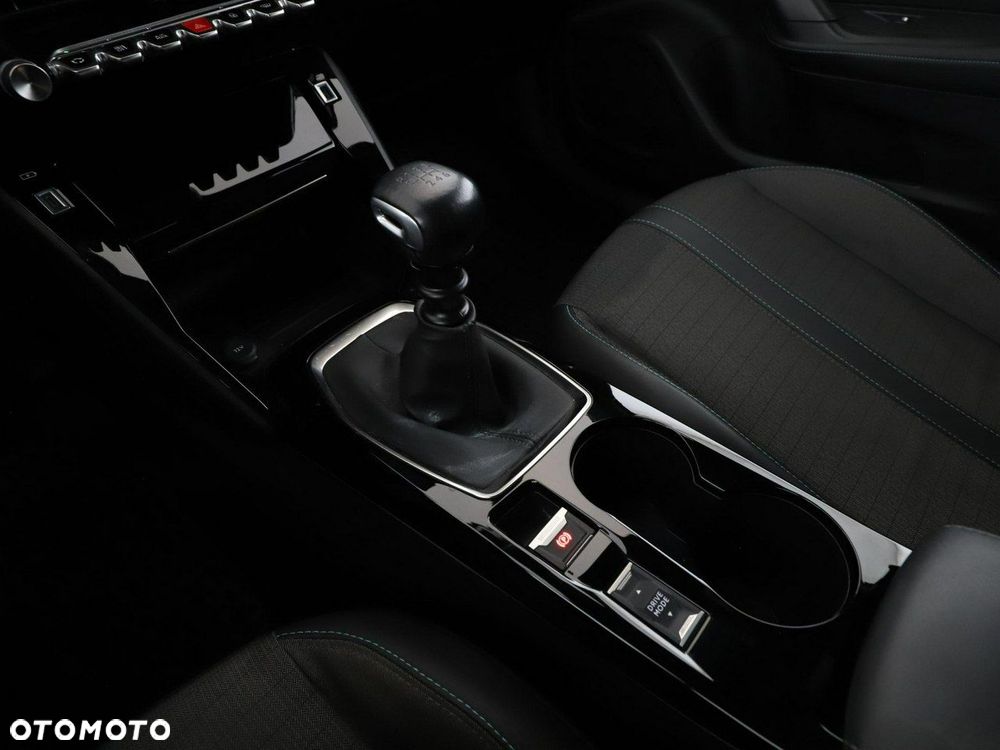 Peugeot 2008 PureTech 130 Allure Pack - 29