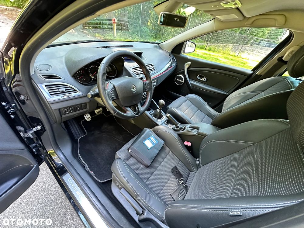 Renault Megane TCe 180 GT - 17