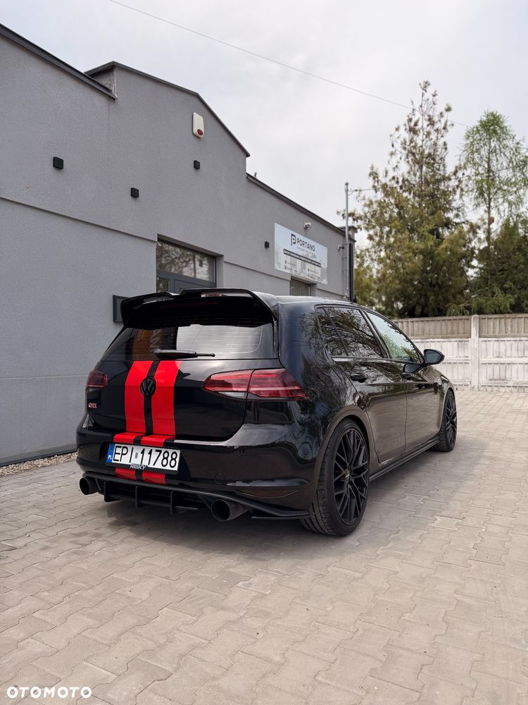 Volkswagen Golf - 6