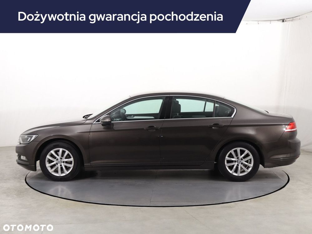 Volkswagen Passat - 4