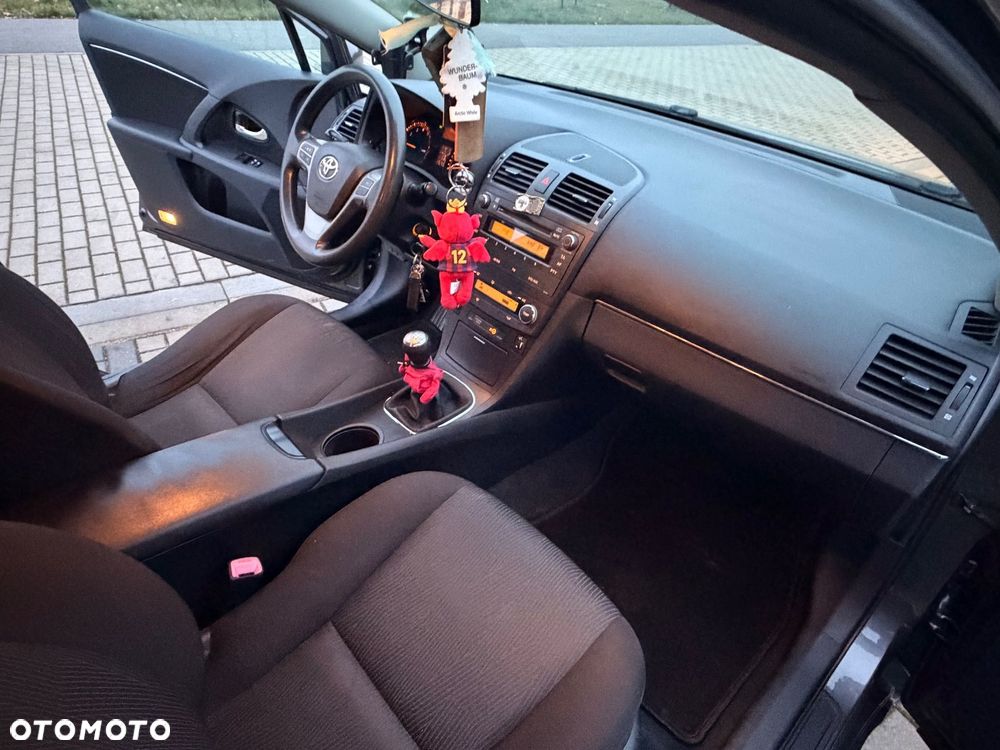 Toyota Avensis 1.6 - 9